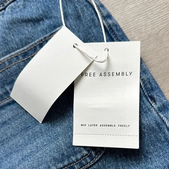 Stylish Blue Wide-Leg Women's Jeans - Picture 2 of 5